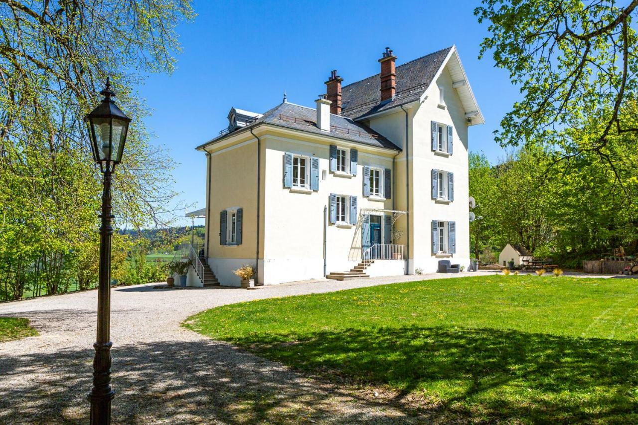 Monchateau étoilé, hébergement insolite avec Spa Merlas Exterior foto